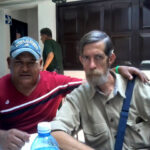 Con otro gran poeta, León Estrada.